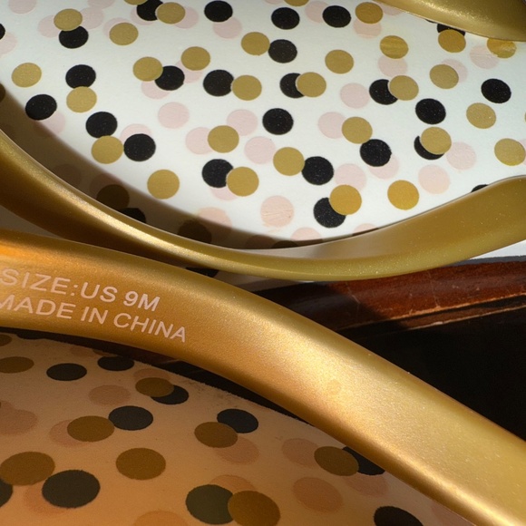 Kate Spade Polka Dot. Flip Flops 9 Sandals - Picture 6 of 6